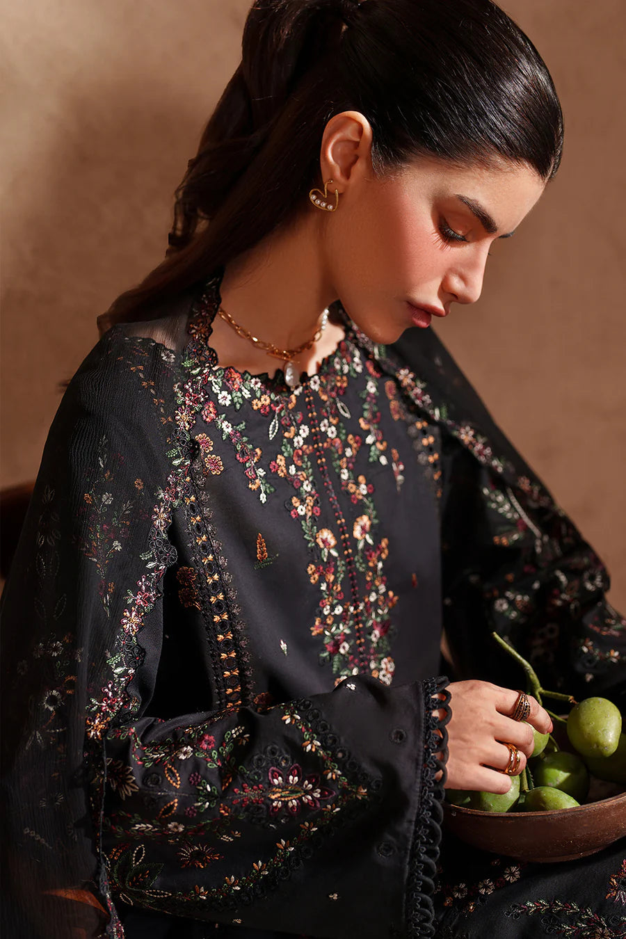 IZ-2870 3Pc-Unstitched Fully Embroidered Lawn Fabric With Bamber Chifoon Dupatta With Embroidery Patch